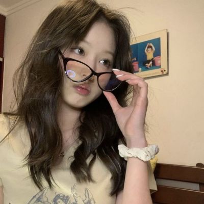 女生的头像不露脸很酷真人