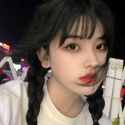 成熟气质女生头像淡雅