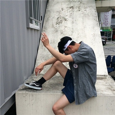 头像男背影悲伤