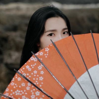 头像女生简单大方气质