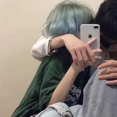 吾凰在上情侣头像一左一右霸气