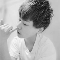 头像男背影黑白