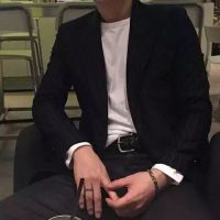 头像男黑白