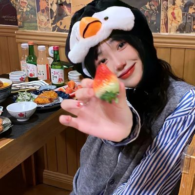 女性简单大气的微信头像