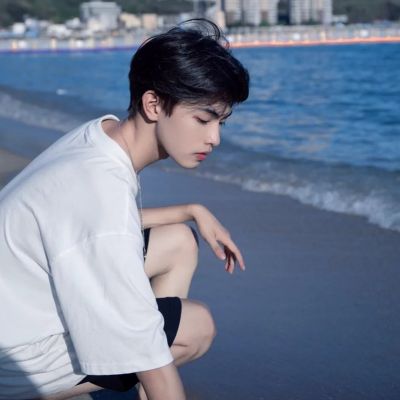 男生干净极简头像意境