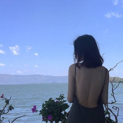 气质女背影微信头像