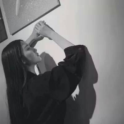 qq头像女生黑白高冷