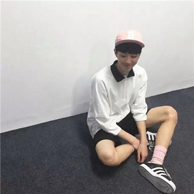 雾林中的清新男头像