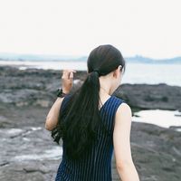 气质女背影微信头像