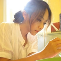 阳光女生沙滩唯美头像