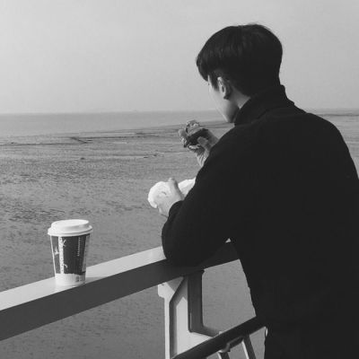 年轻帅哥头像生活照