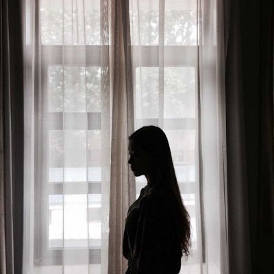 一左一右老公老婆头像背影