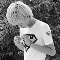 日系头像黑白男可爱