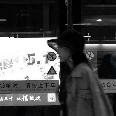 头像女生简约线条