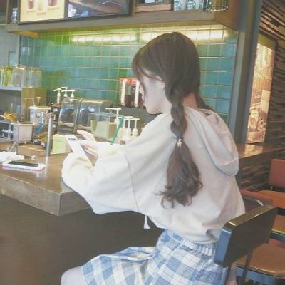 头像背影女生唯美