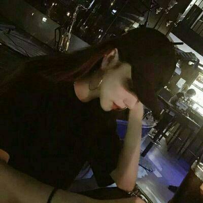 冷酷暗黑系女生头像