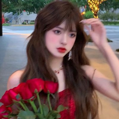 2023年新头像女红色