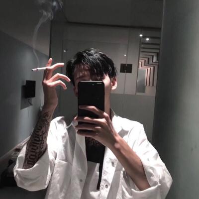 简约头像男生冷色风