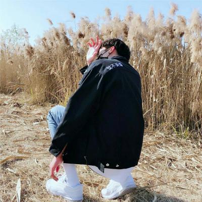 月见英子头像高清壁纸