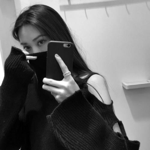 头像女霸气冷酷无情女挡脸黑色