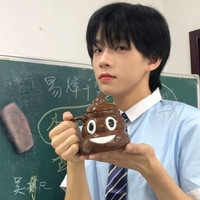 头像阳光简单干净男生