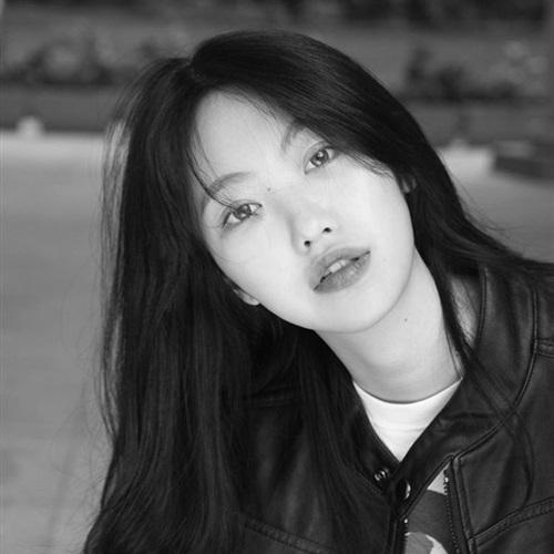 女头气质高级感头像黑白