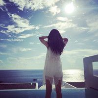 2023霸气头像女生海边背影