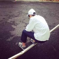 线条头像男简约