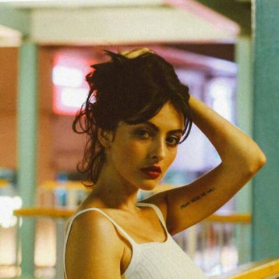 休闲头像女生简单气质