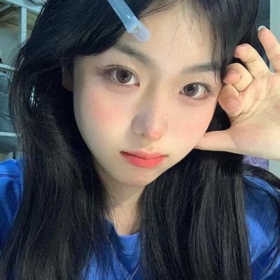 女生头像简单干净温柔