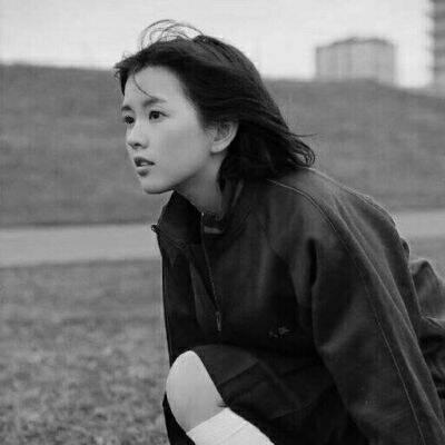 qq头像女生高冷霸气持剑