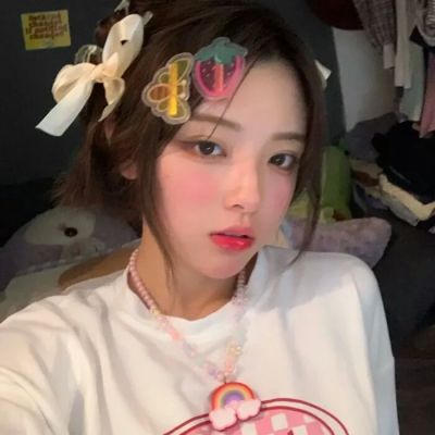 女头像ins高级质感高冷遮脸