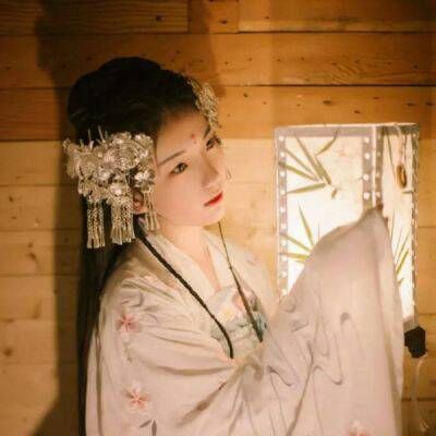 2023年微信头像图片女高清