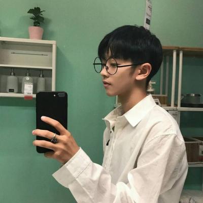 30岁男人简单的微信头像